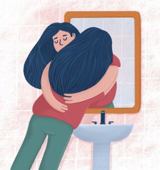 świadoma kobieta przytulająca swoje odbicie w lustrze